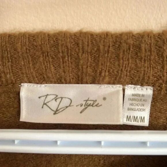 (12)RD  Style sweater - Picture 2 of 3